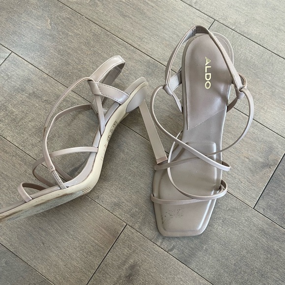 ALDO nude heels - Picture 2 of 5